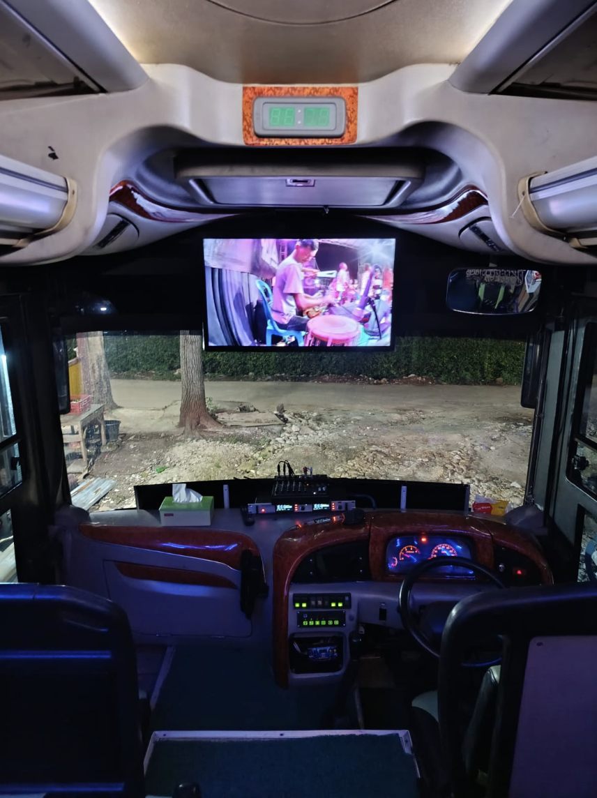 Interior depan dan dashboard